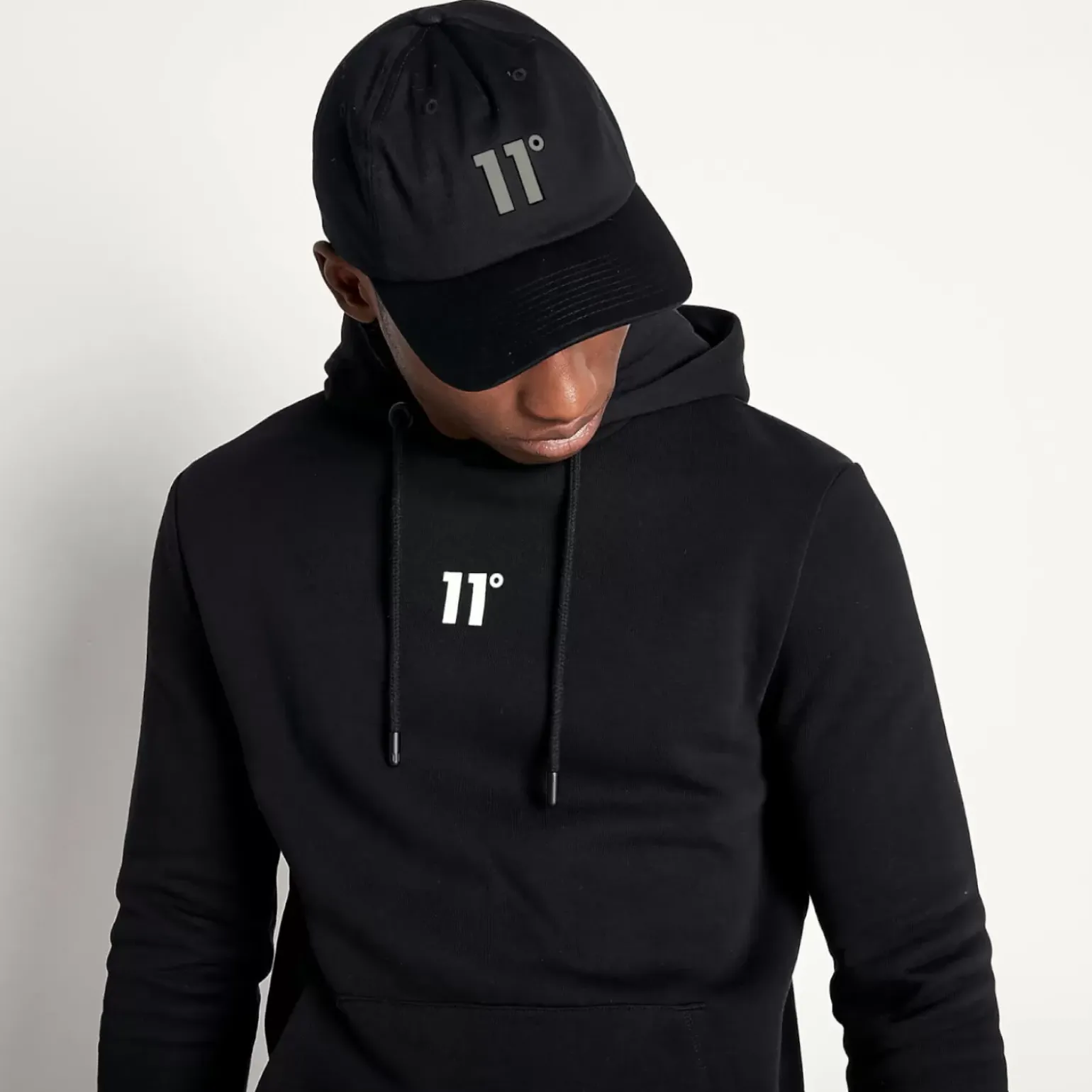 11 Degrees Baseball Logo Cap – Blackout