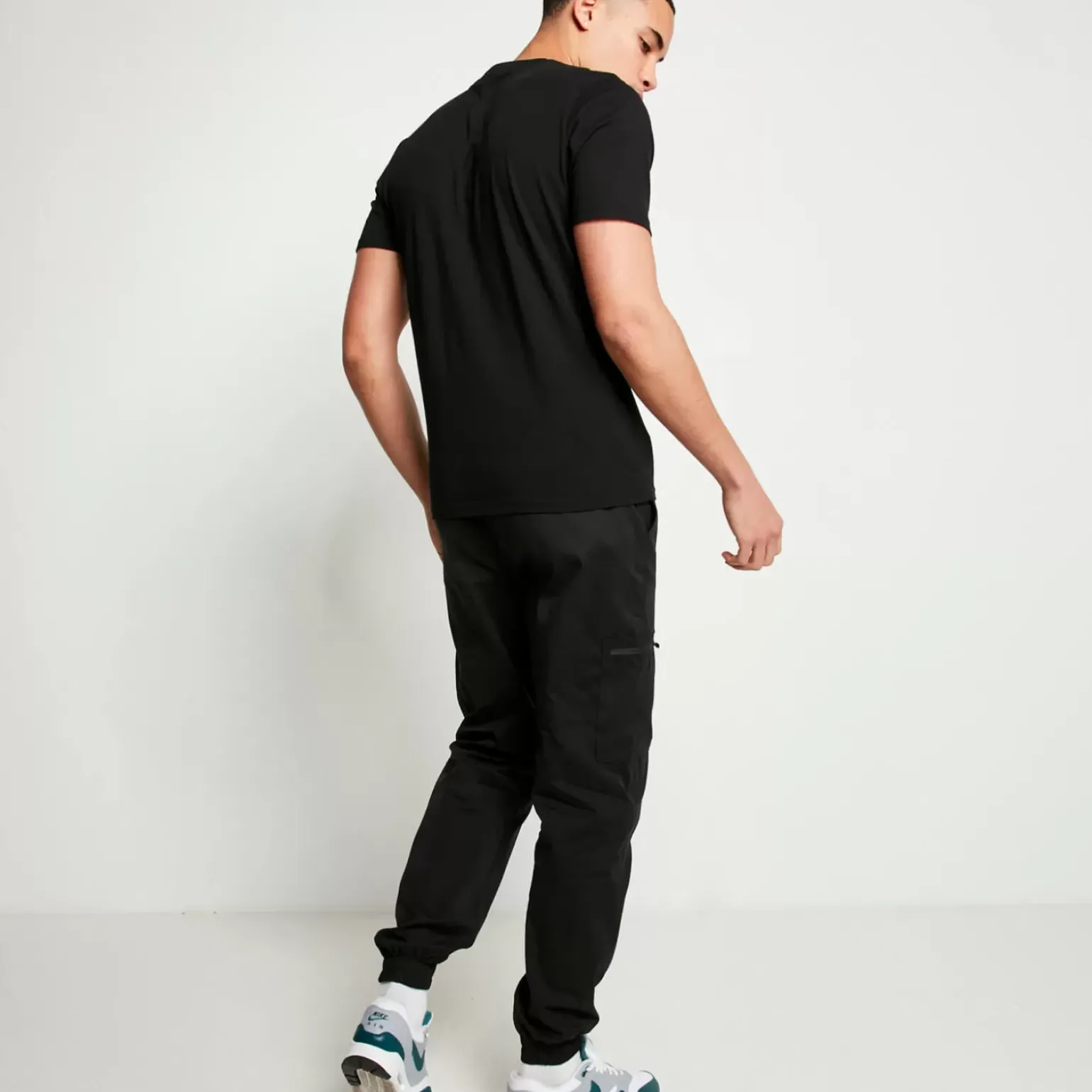 11 Degrees Cargo Pants – Black