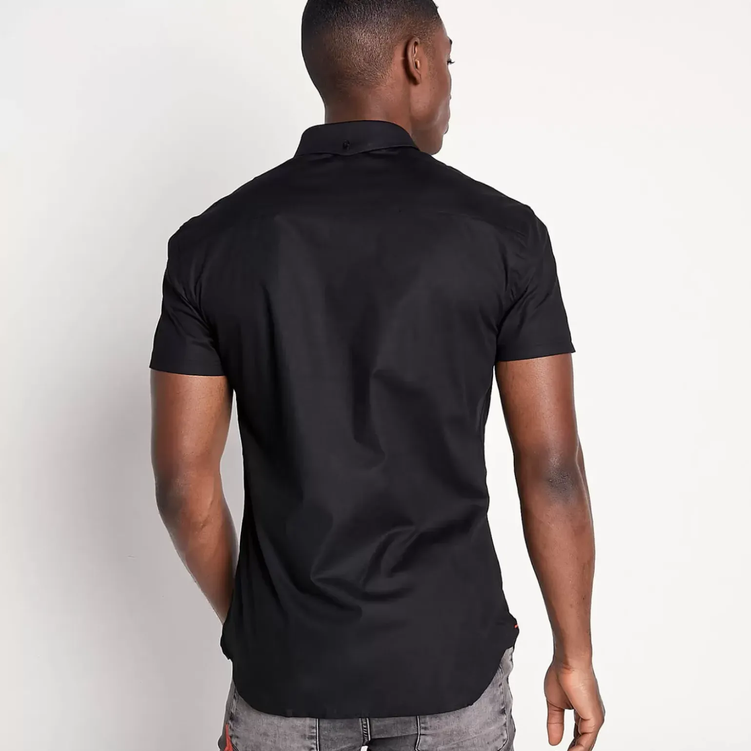 11 Degrees Short Sleeve Contrast Logo Shirt – Black
