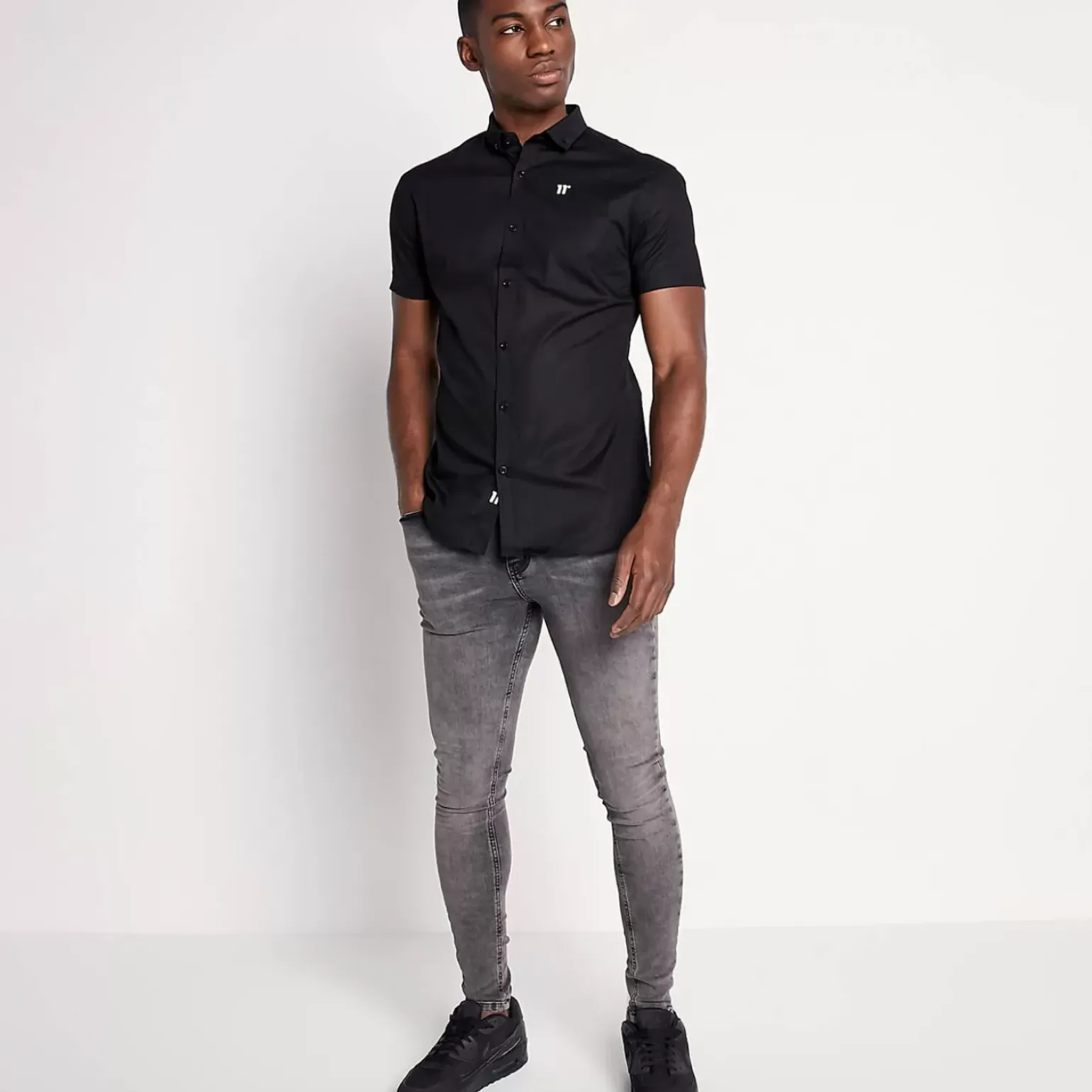 11 Degrees Short Sleeve Contrast Logo Shirt – Black