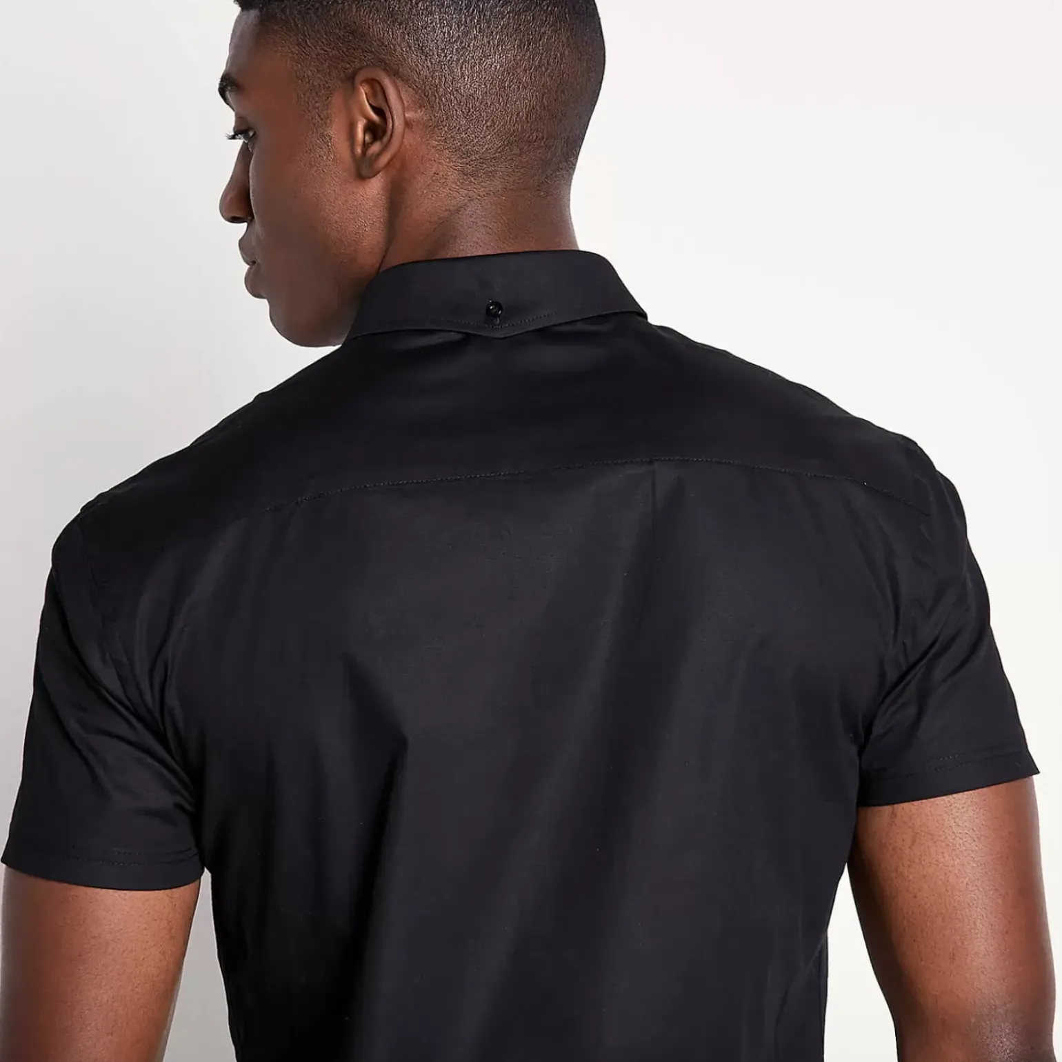 11 Degrees Short Sleeve Contrast Logo Shirt – Black