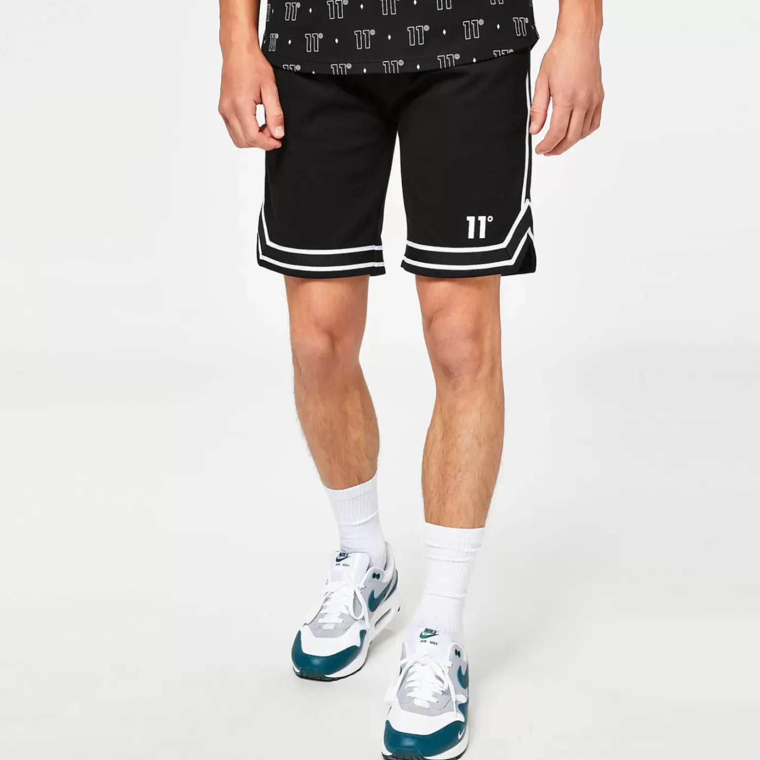 11 Degrees Taped Shorts – Black