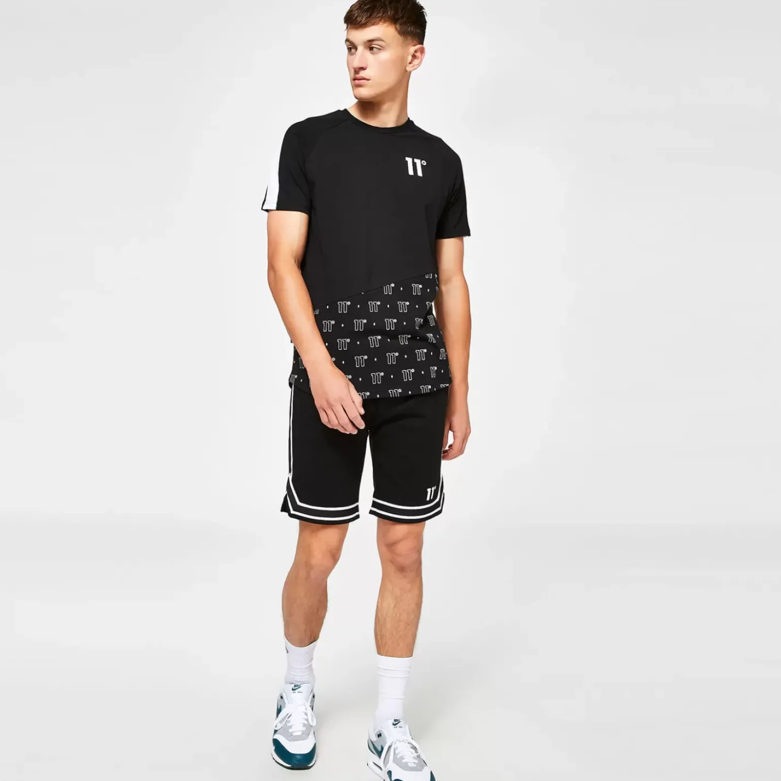 11 Degrees Taped Shorts – Black