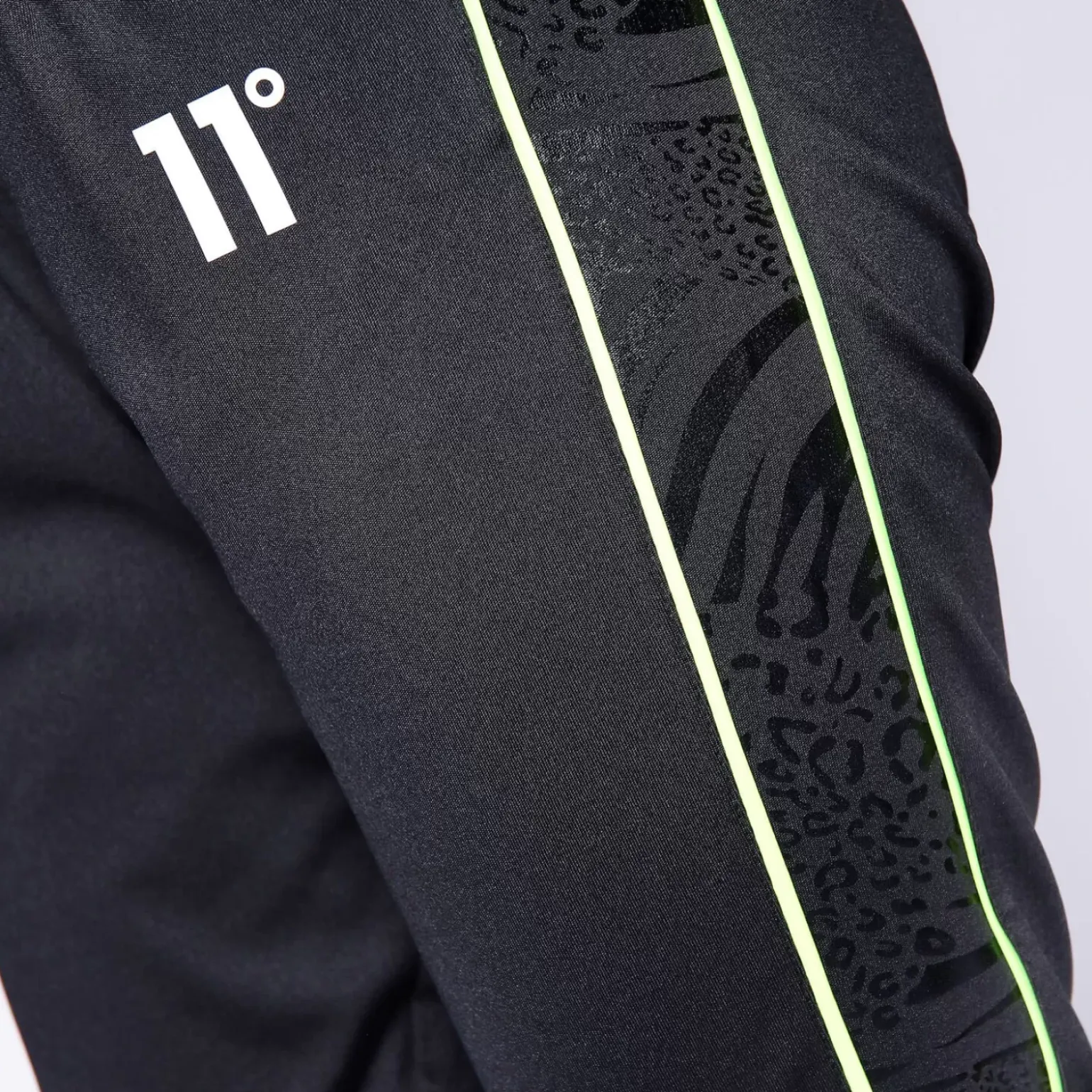 11 Degrees Womens Animal Print Contrast Joggers – Black