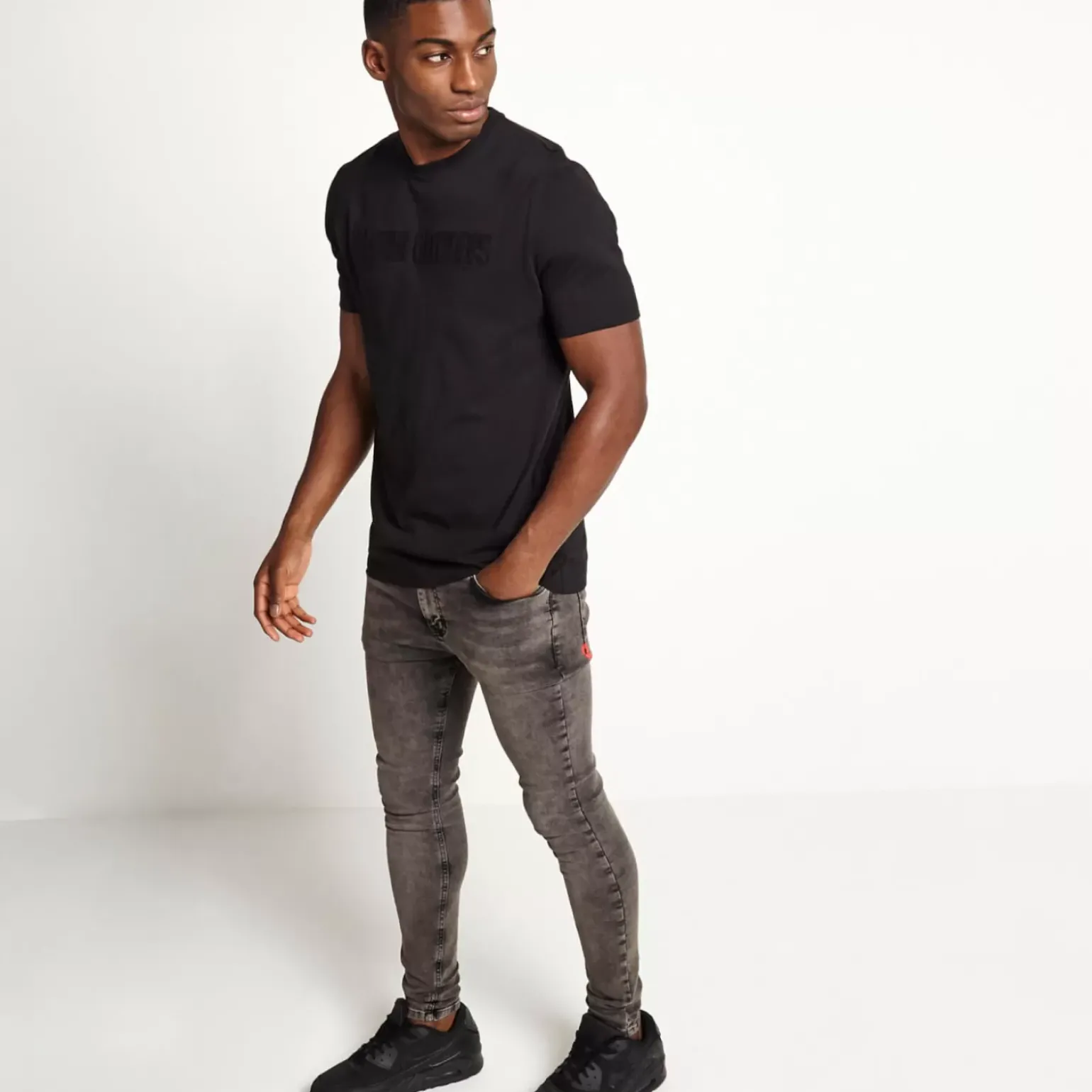 Chenille Applique Short Sleeve T-Shirt - Black