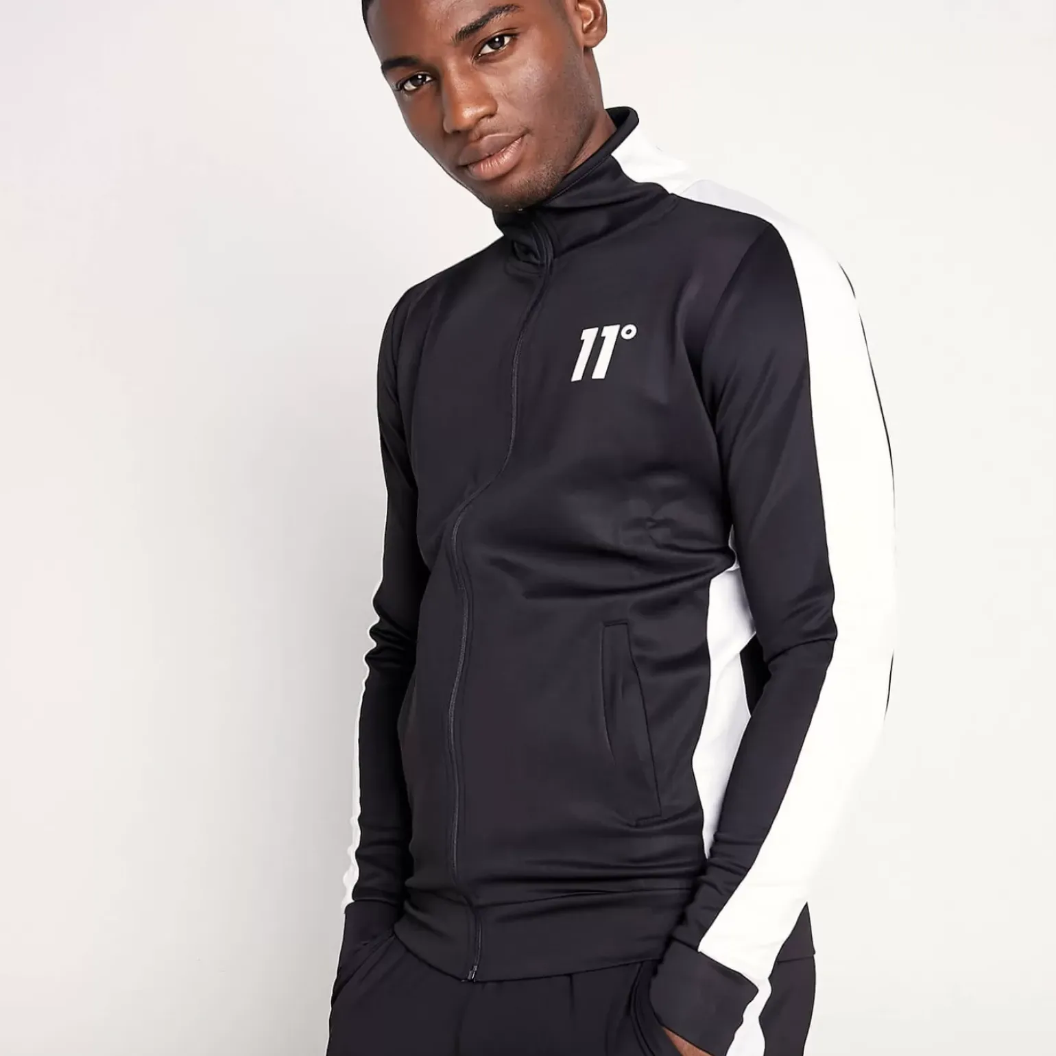Core Track Top – Black / White