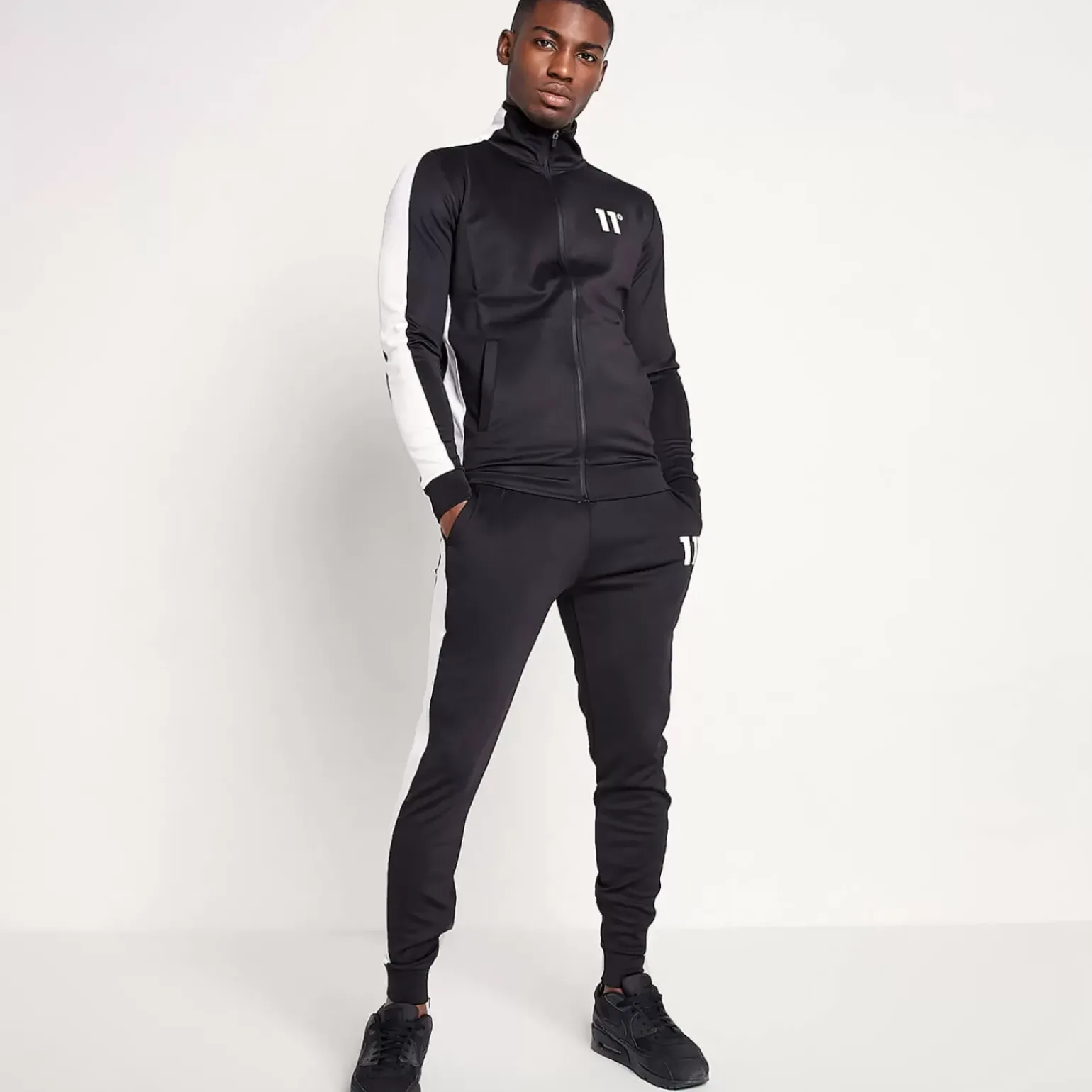 Core Track Top – Black / White