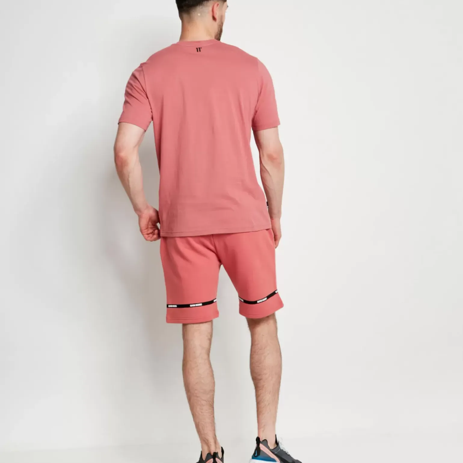 Play Hard Shorts – Washed Red