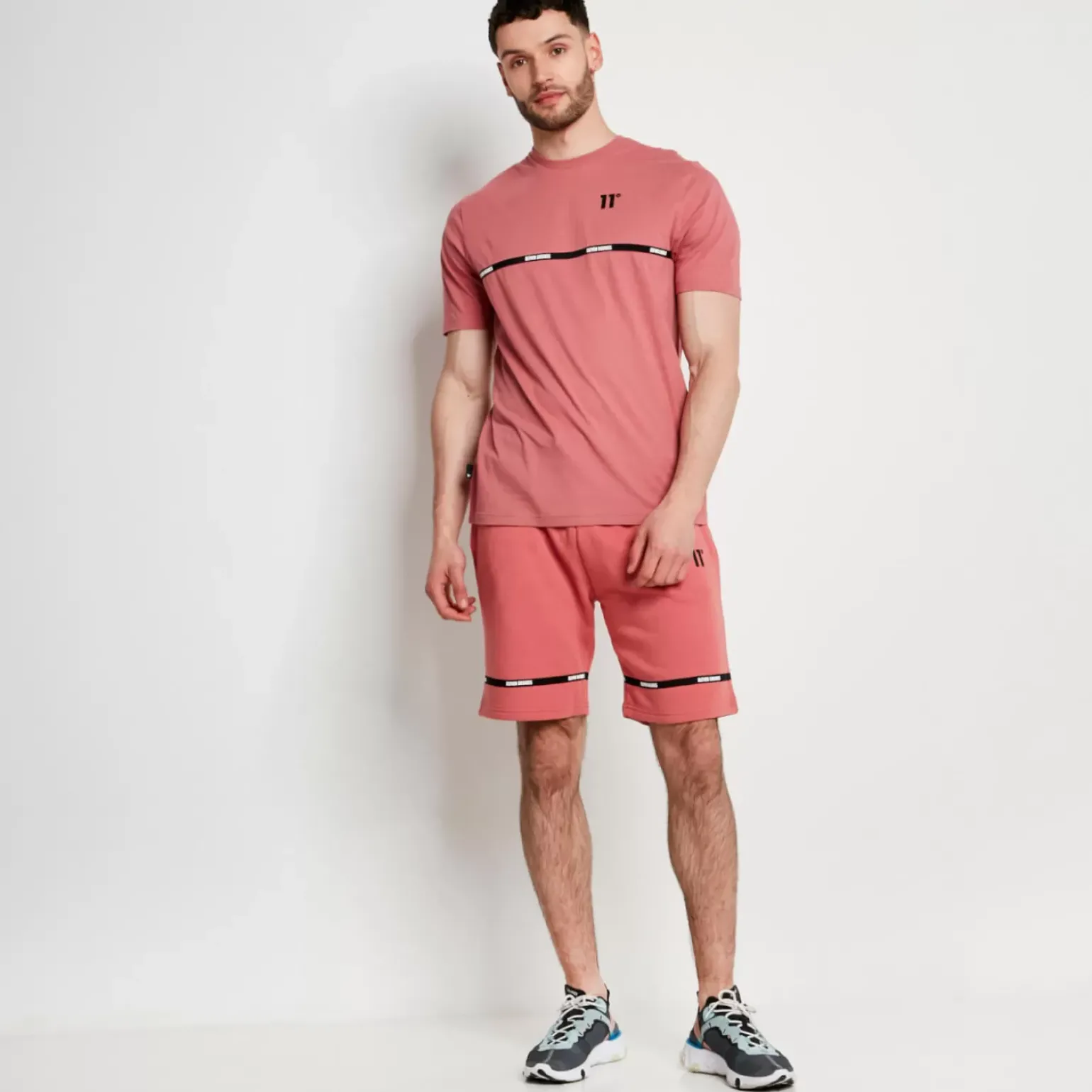 Play Hard Shorts – Washed Red